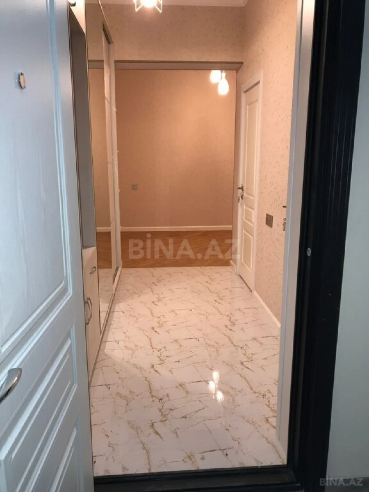 Kirayə verilir 2 otaqlı mənzil 95 m²