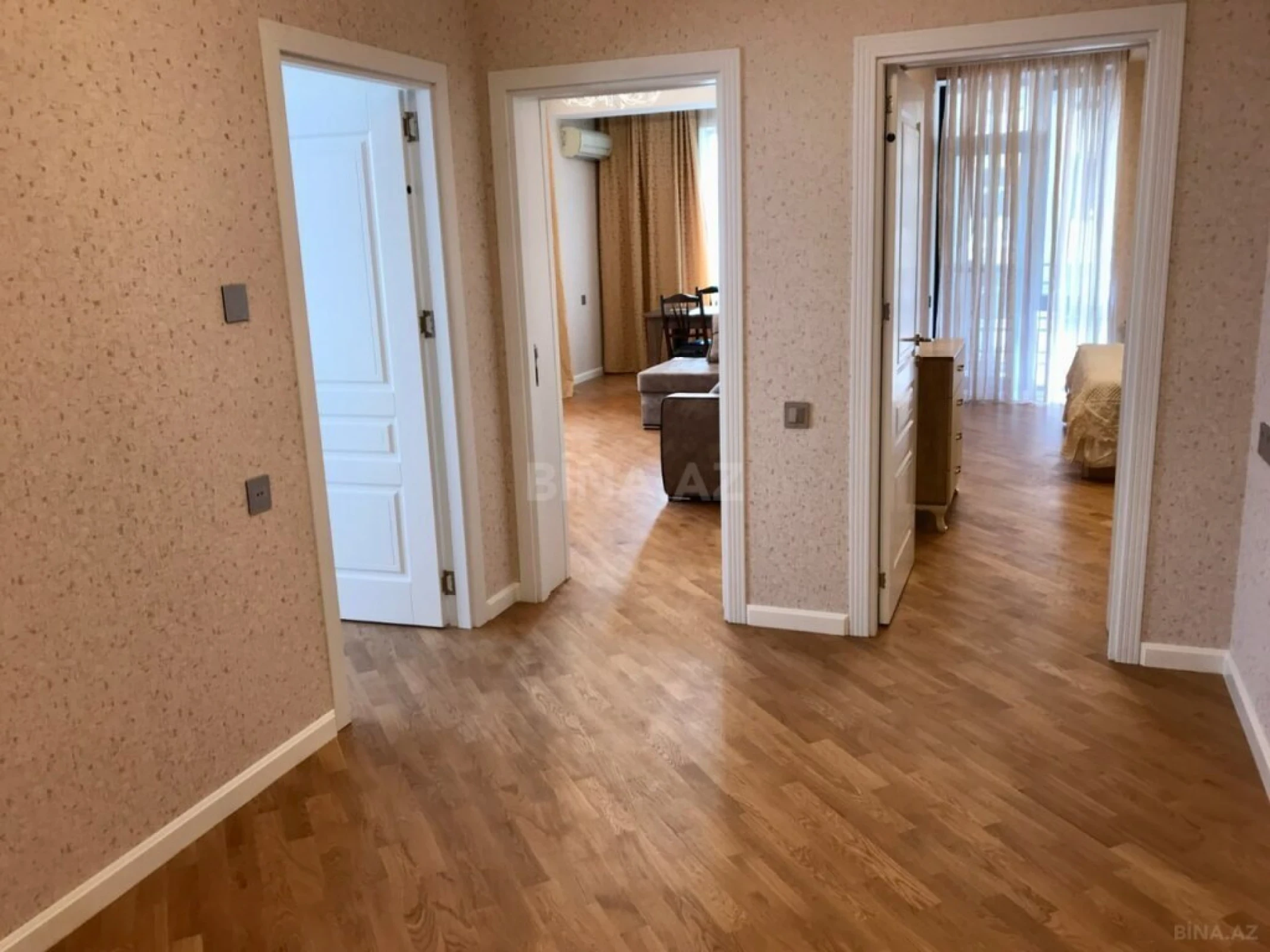 Kirayə verilir 2 otaqlı mənzil 95 m²