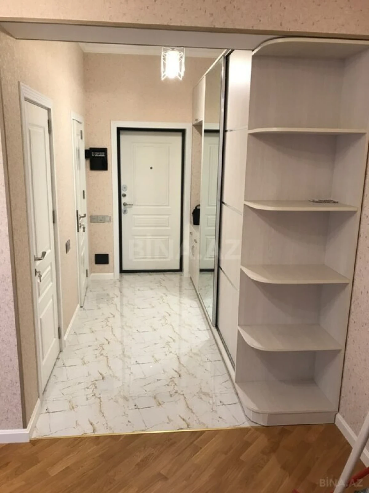 Kirayə verilir 2 otaqlı mənzil 95 m²