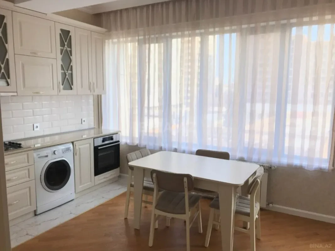 Kirayə verilir 2 otaqlı mənzil 95 m²
