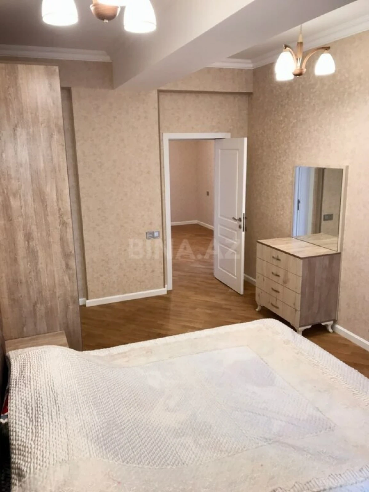 Kirayə verilir 2 otaqlı mənzil 95 m²