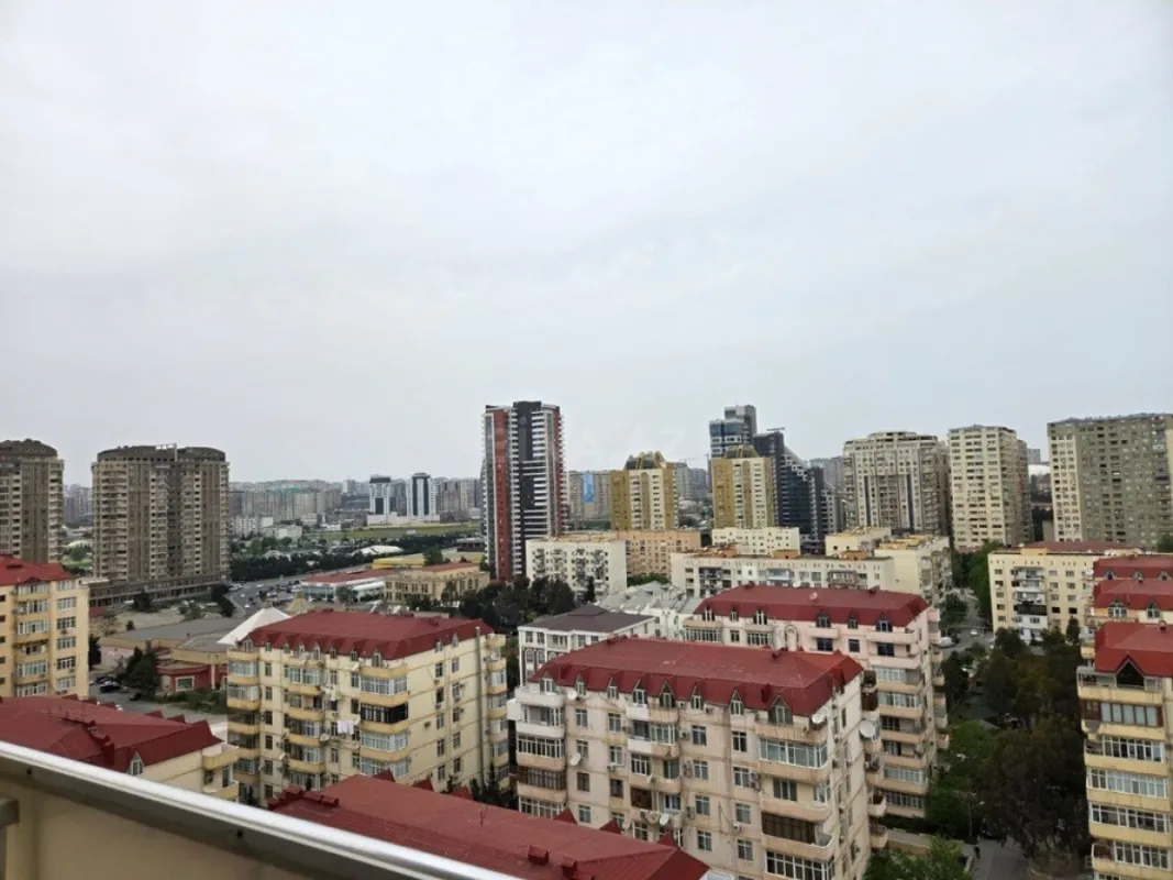 Satılır 3 otaqlı mənzil 137 m²