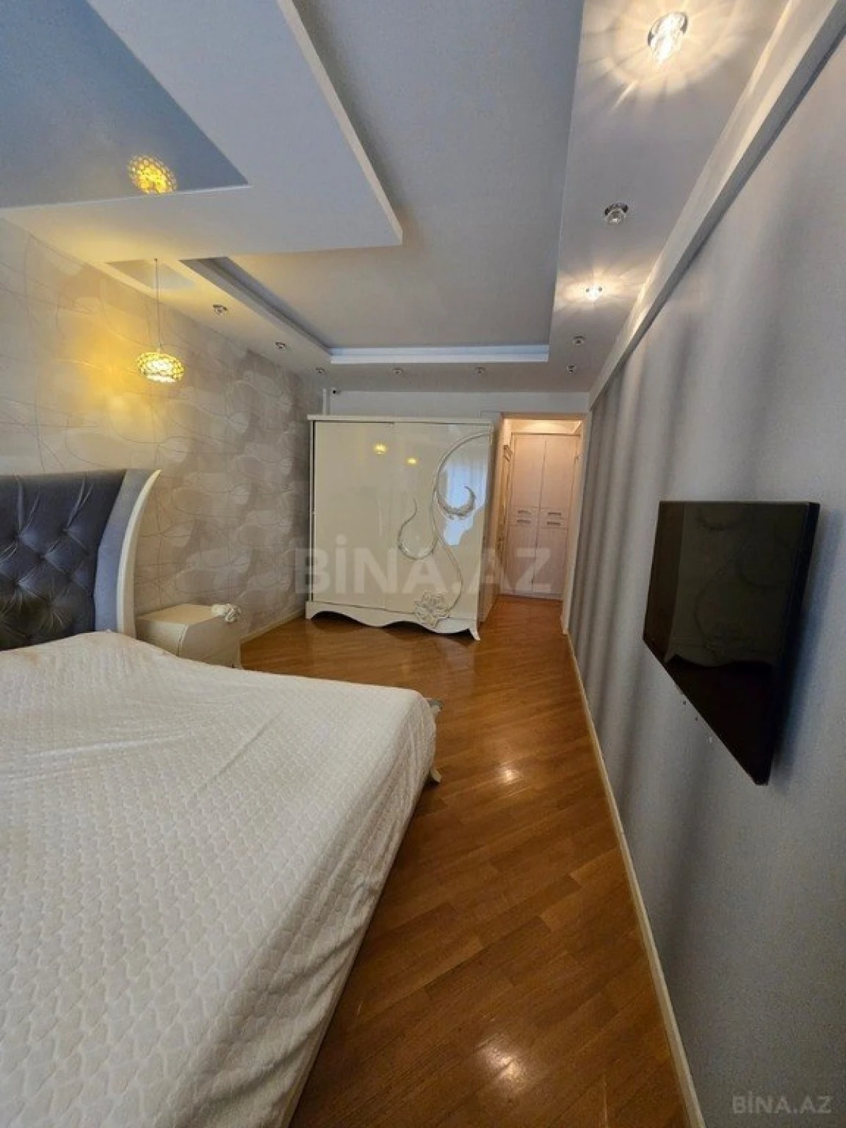 Satılır 3 otaqlı mənzil 137 m²