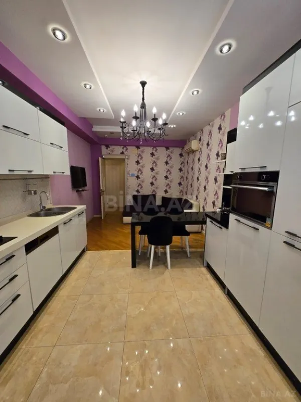 Satılır 3 otaqlı mənzil 137 m²