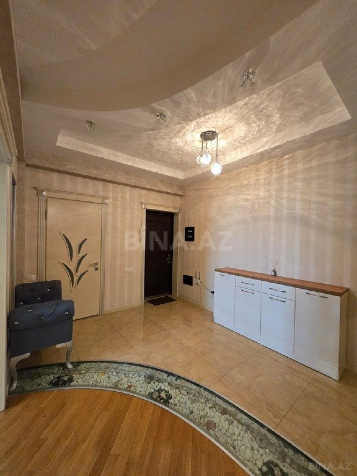 Satılır 3 otaqlı mənzil 137 m²