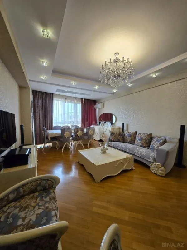 Satılır 3 otaqlı mənzil 137 m²