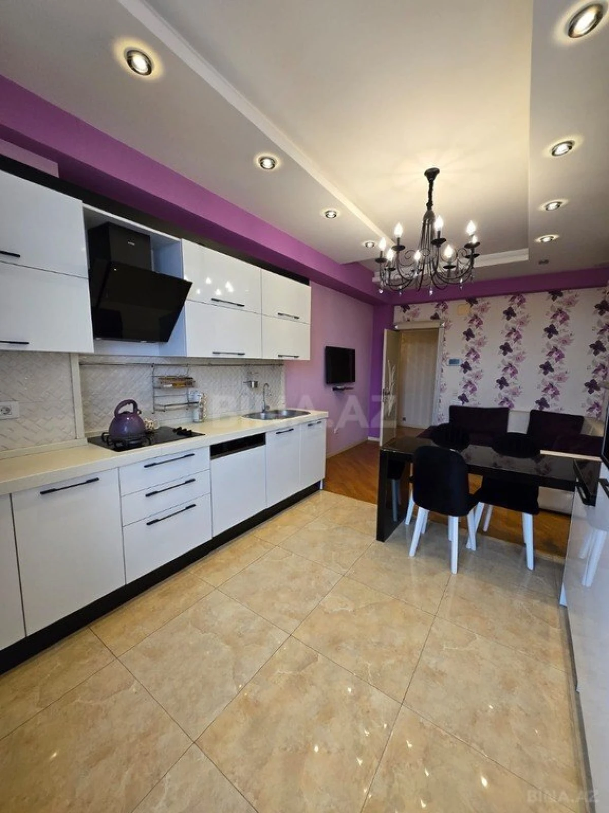 Satılır 3 otaqlı mənzil 137 m²