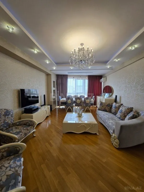 Satılır 3 otaqlı mənzil 137 m²
