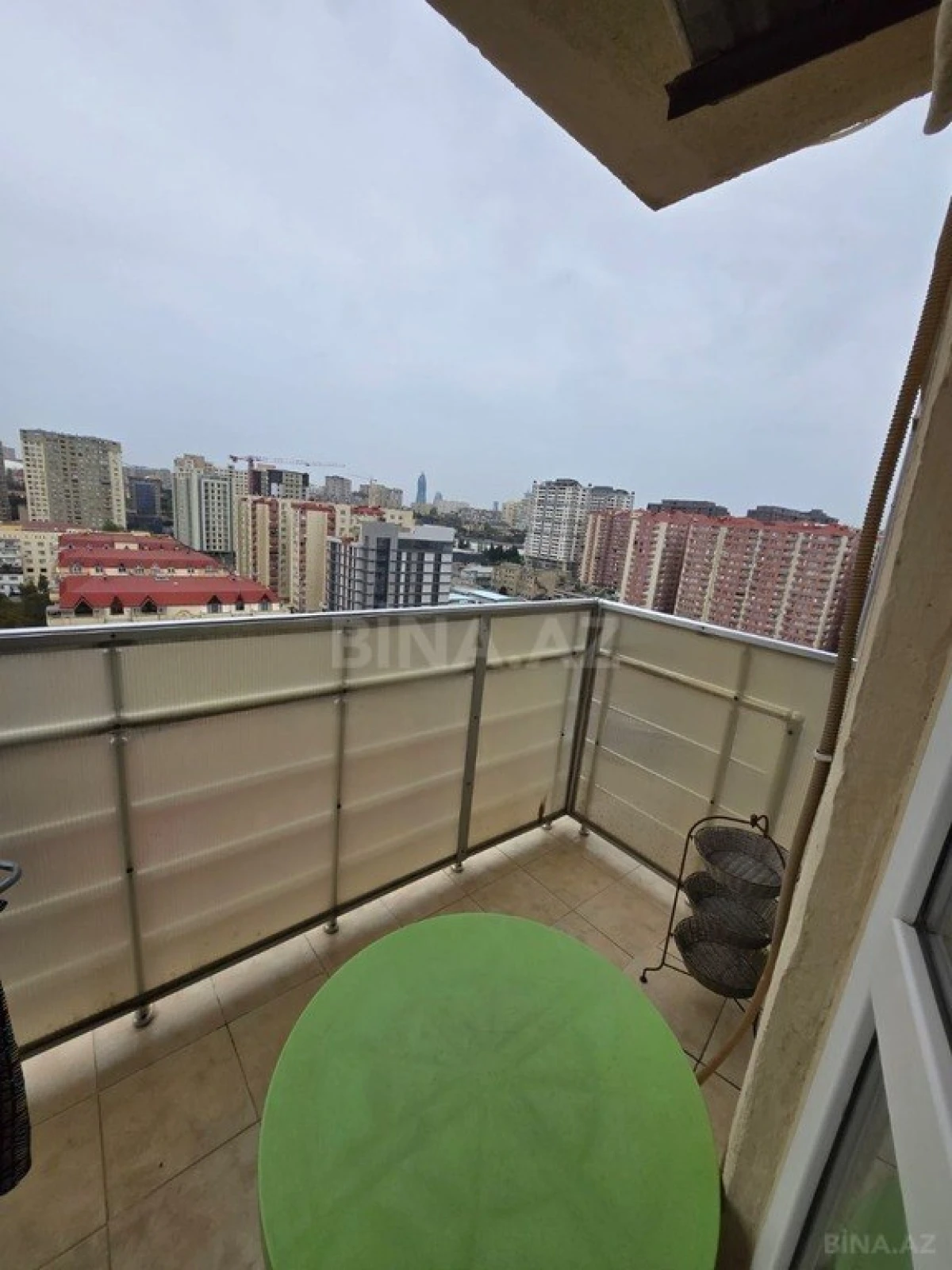 Satılır 3 otaqlı mənzil 137 m²