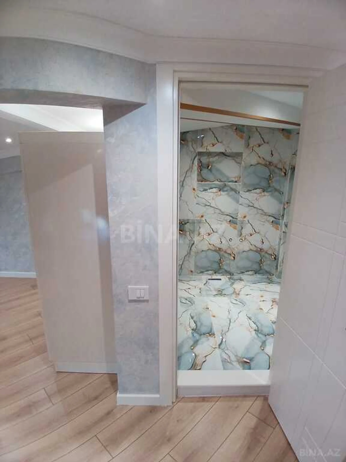 Satılır 4 otaqlı mənzil 160 m²