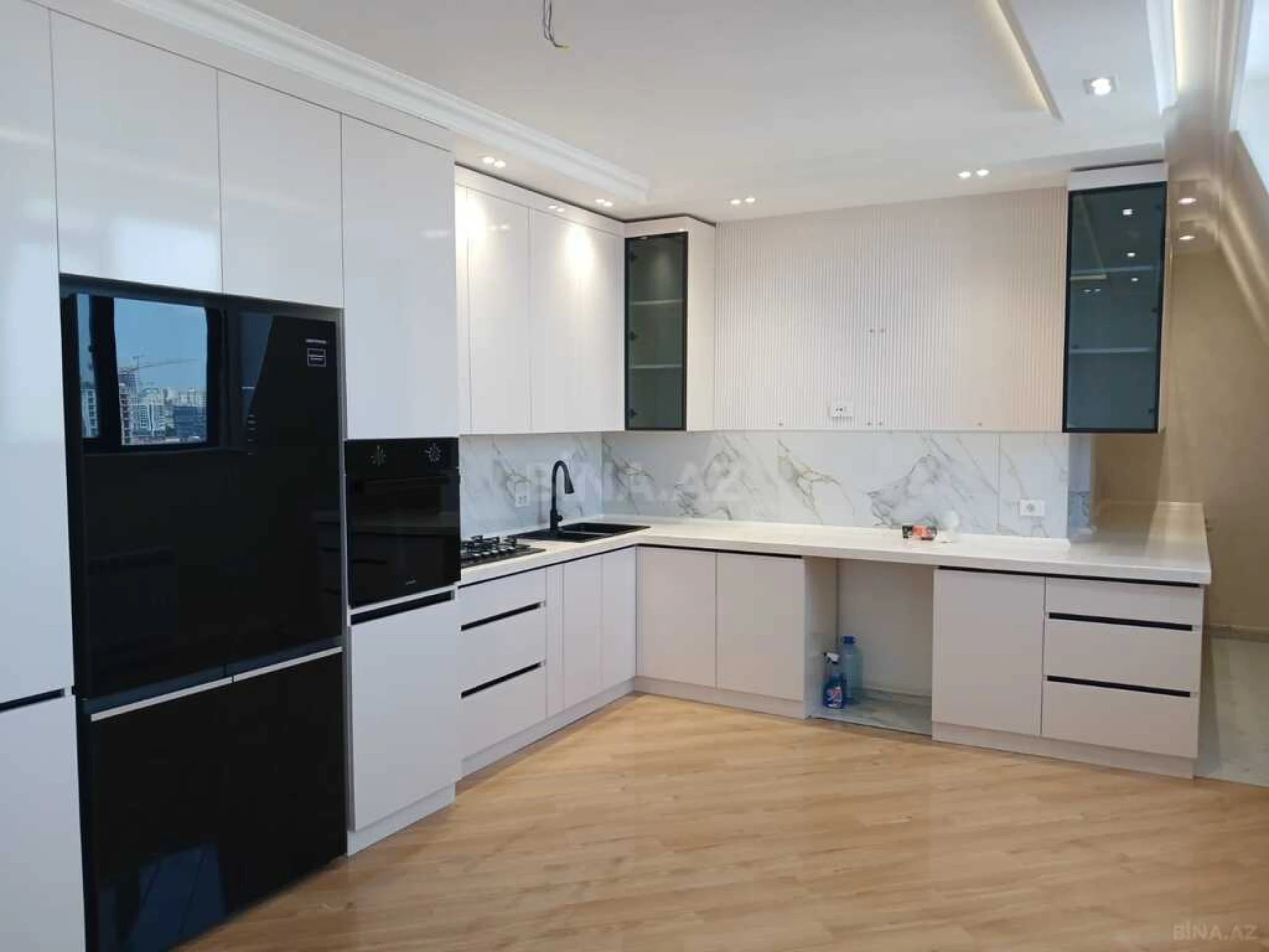 Satılır 4 otaqlı mənzil 160 m²