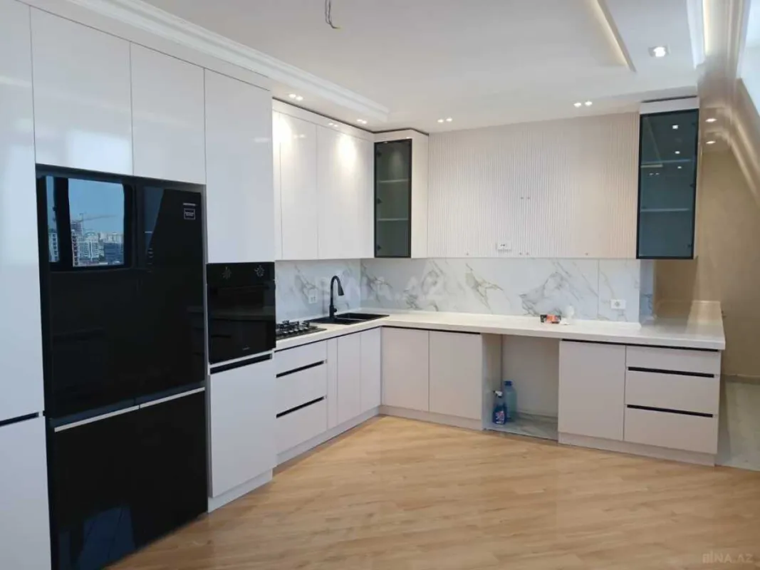 Satılır 4 otaqlı mənzil 160 m²