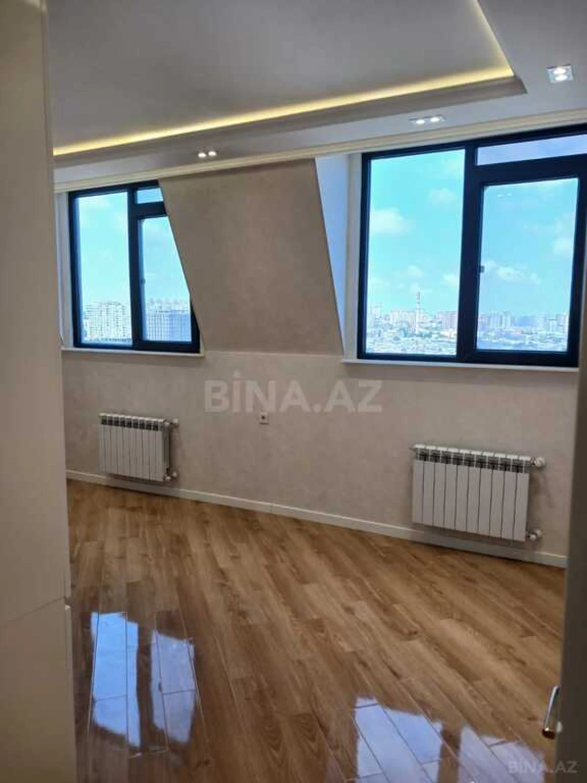 Satılır 4 otaqlı mənzil 160 m²
