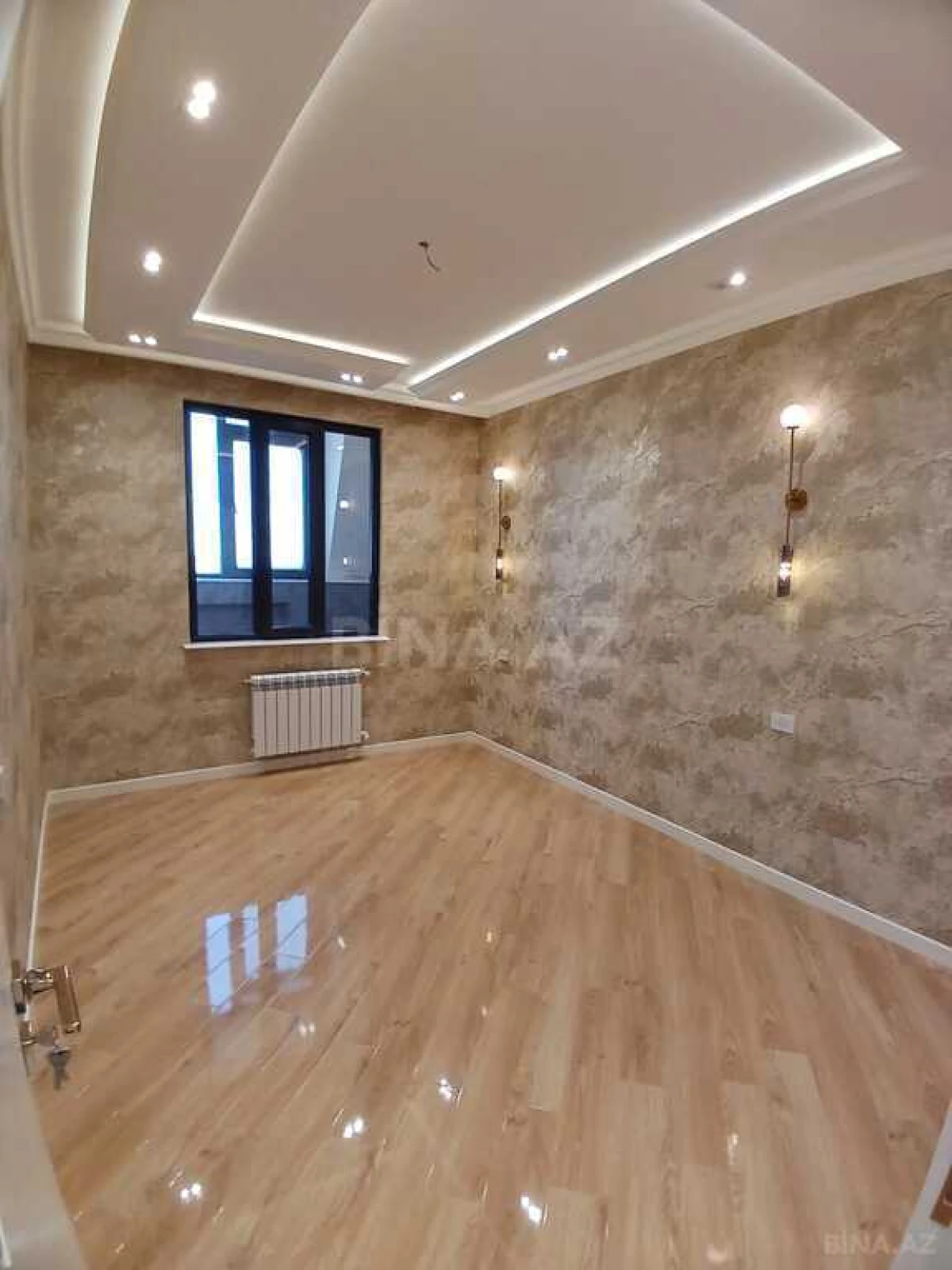 Satılır 4 otaqlı mənzil 160 m²