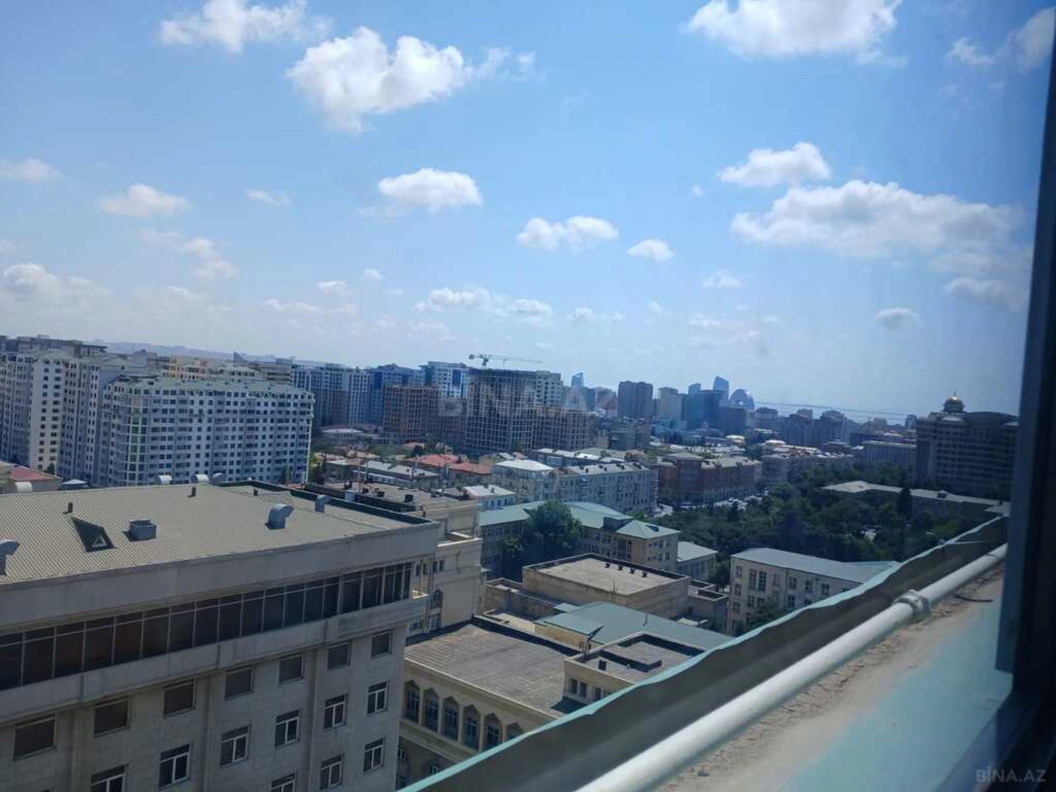 Satılır 4 otaqlı mənzil 160 m²