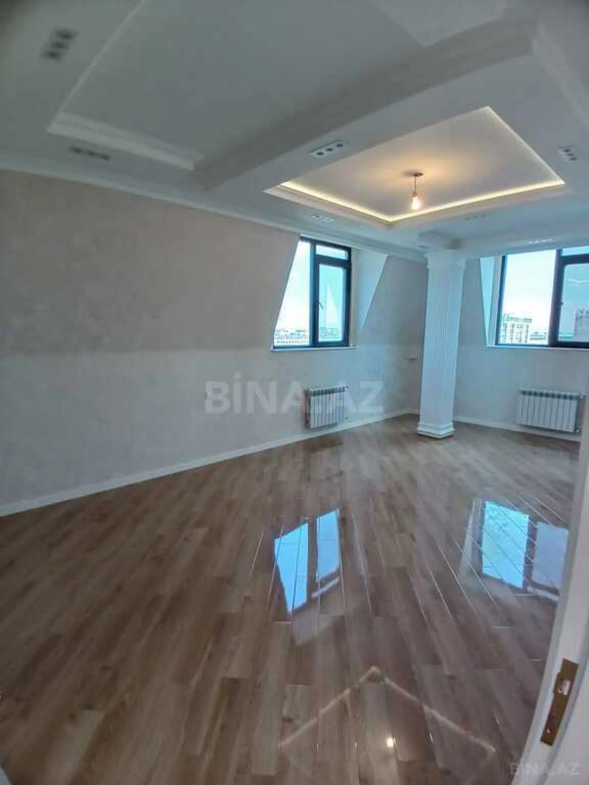 Satılır 4 otaqlı mənzil 160 m²