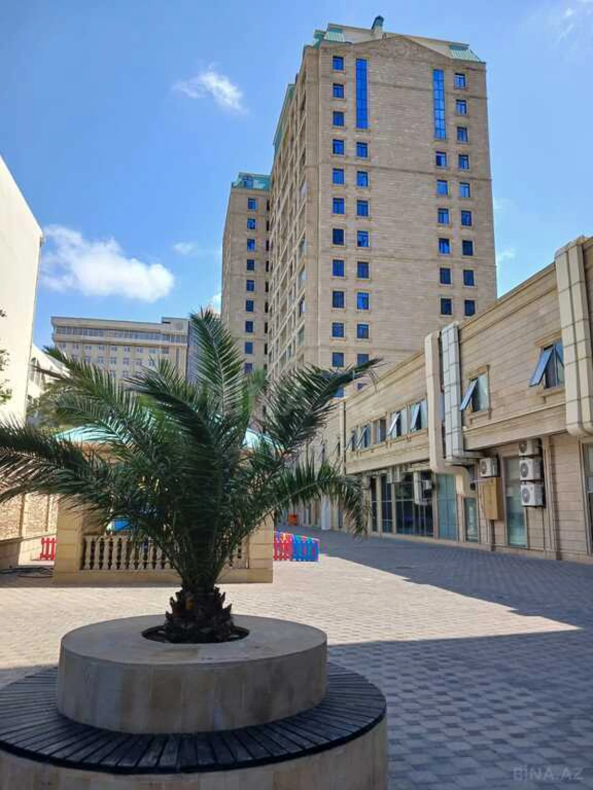 Satılır 4 otaqlı mənzil 160 m²