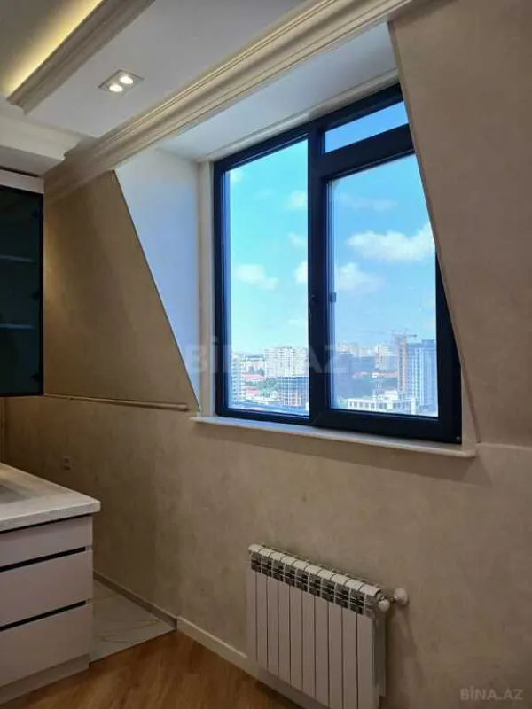 Satılır 4 otaqlı mənzil 160 m²