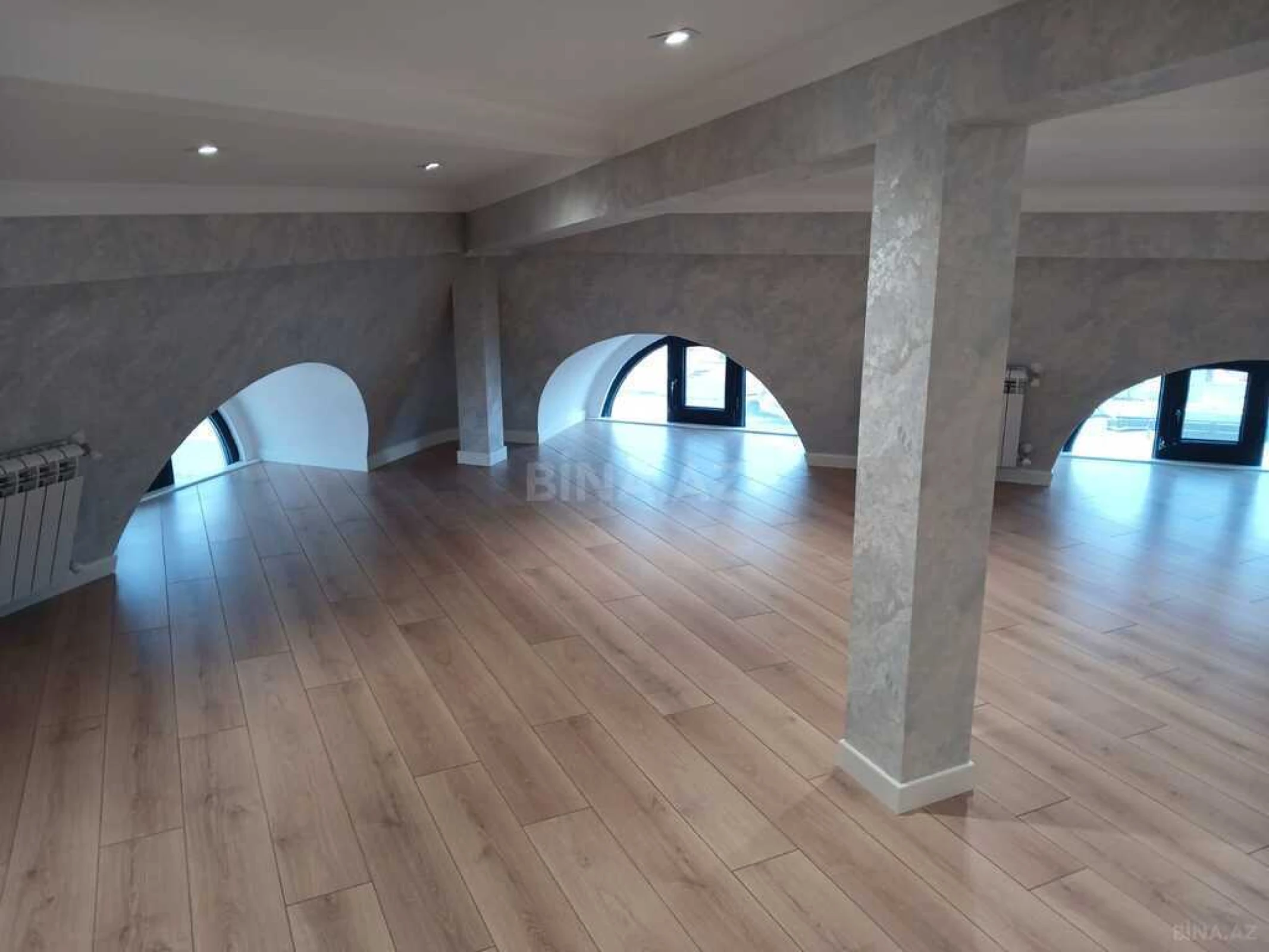 Satılır 4 otaqlı mənzil 160 m²