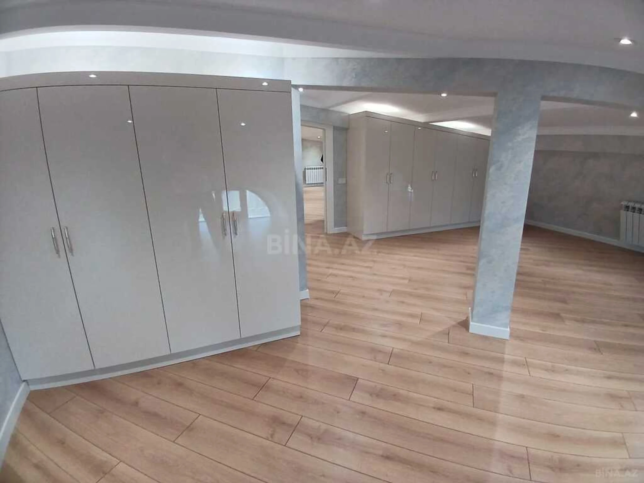 Satılır 4 otaqlı mənzil 160 m²