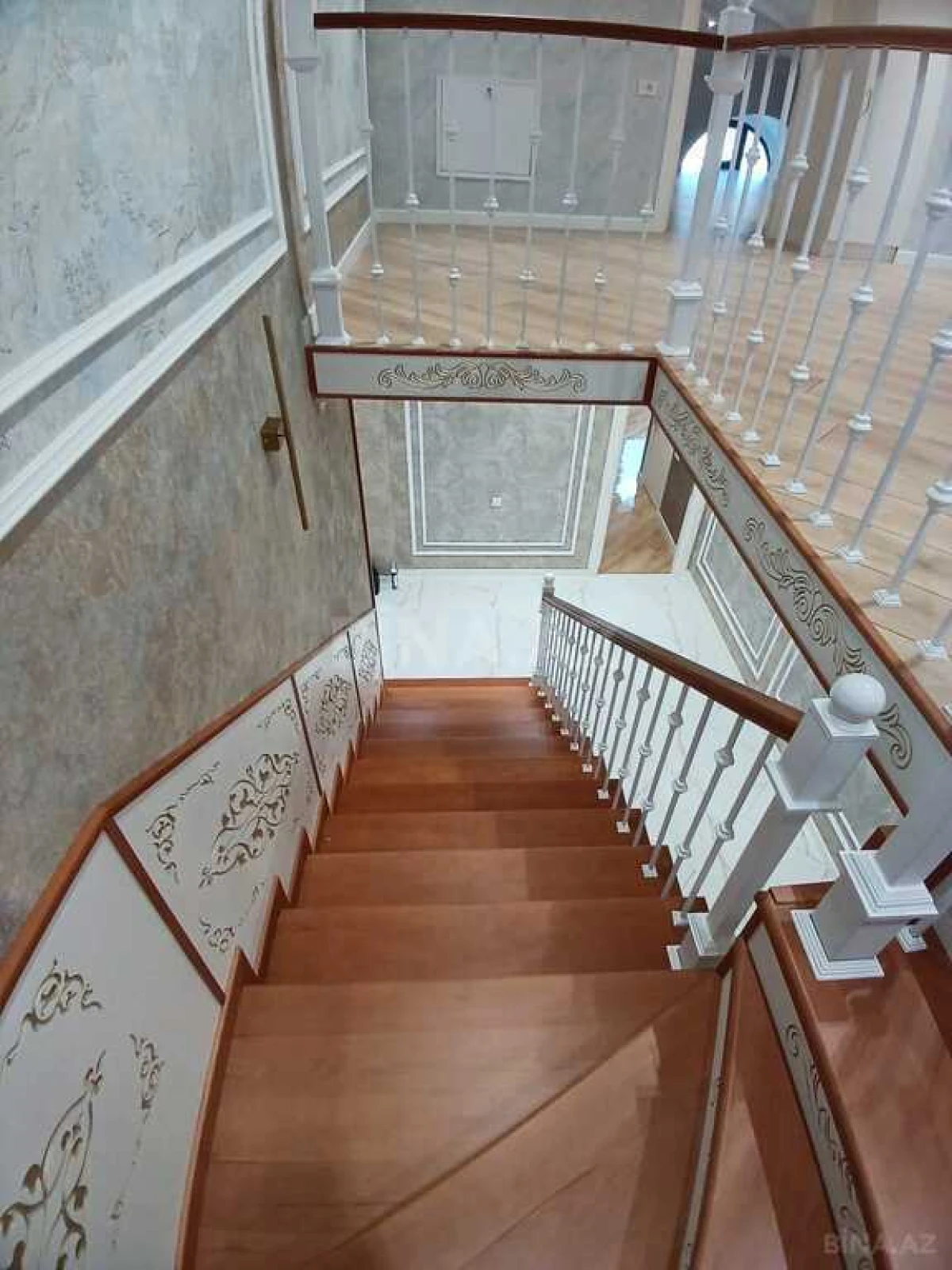 Satılır 4 otaqlı mənzil 160 m²