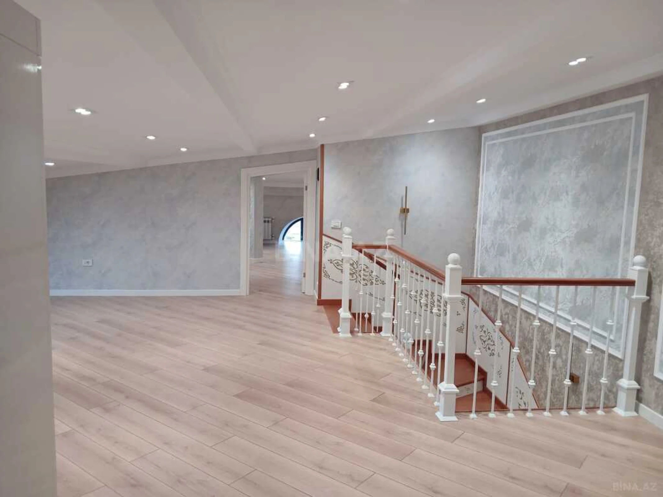 Satılır 4 otaqlı mənzil 160 m²