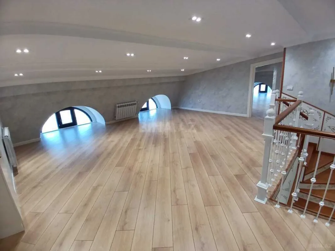 Satılır 4 otaqlı mənzil 160 m²