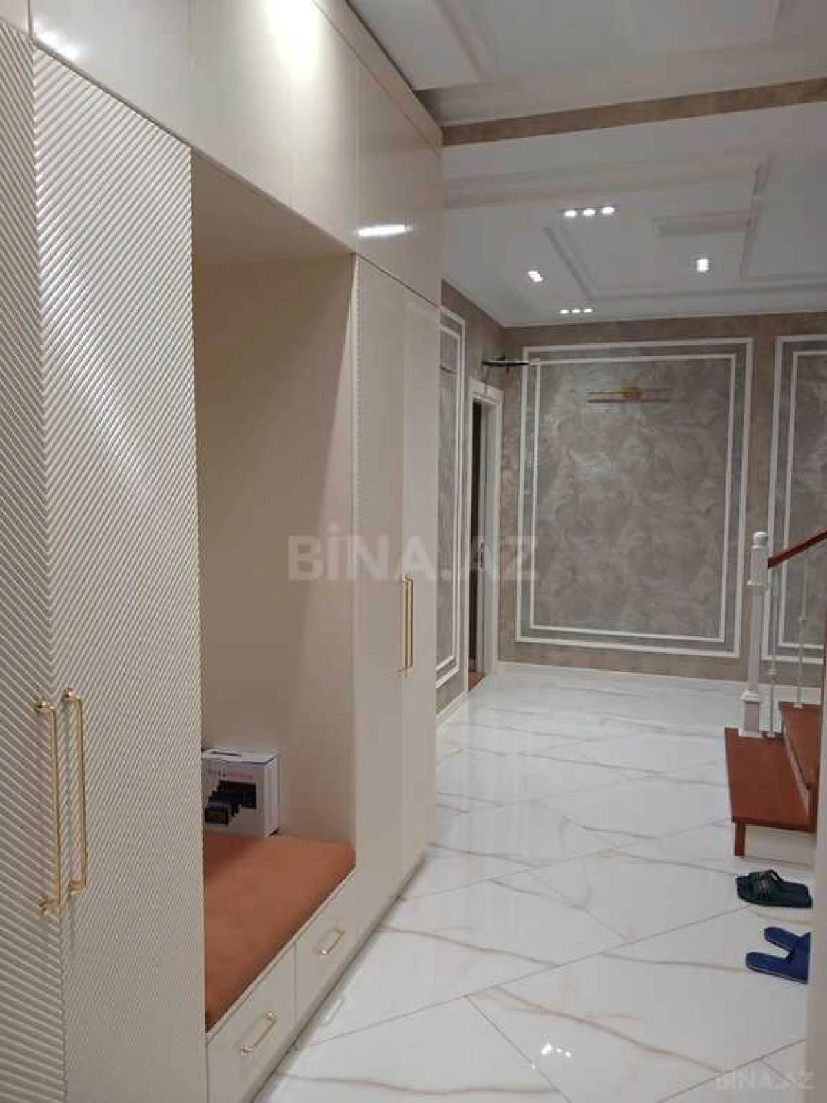 Satılır 4 otaqlı mənzil 160 m²