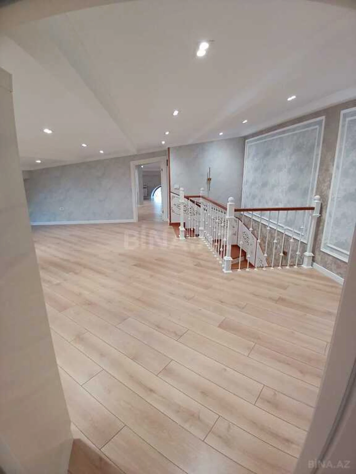 Satılır 4 otaqlı mənzil 160 m²