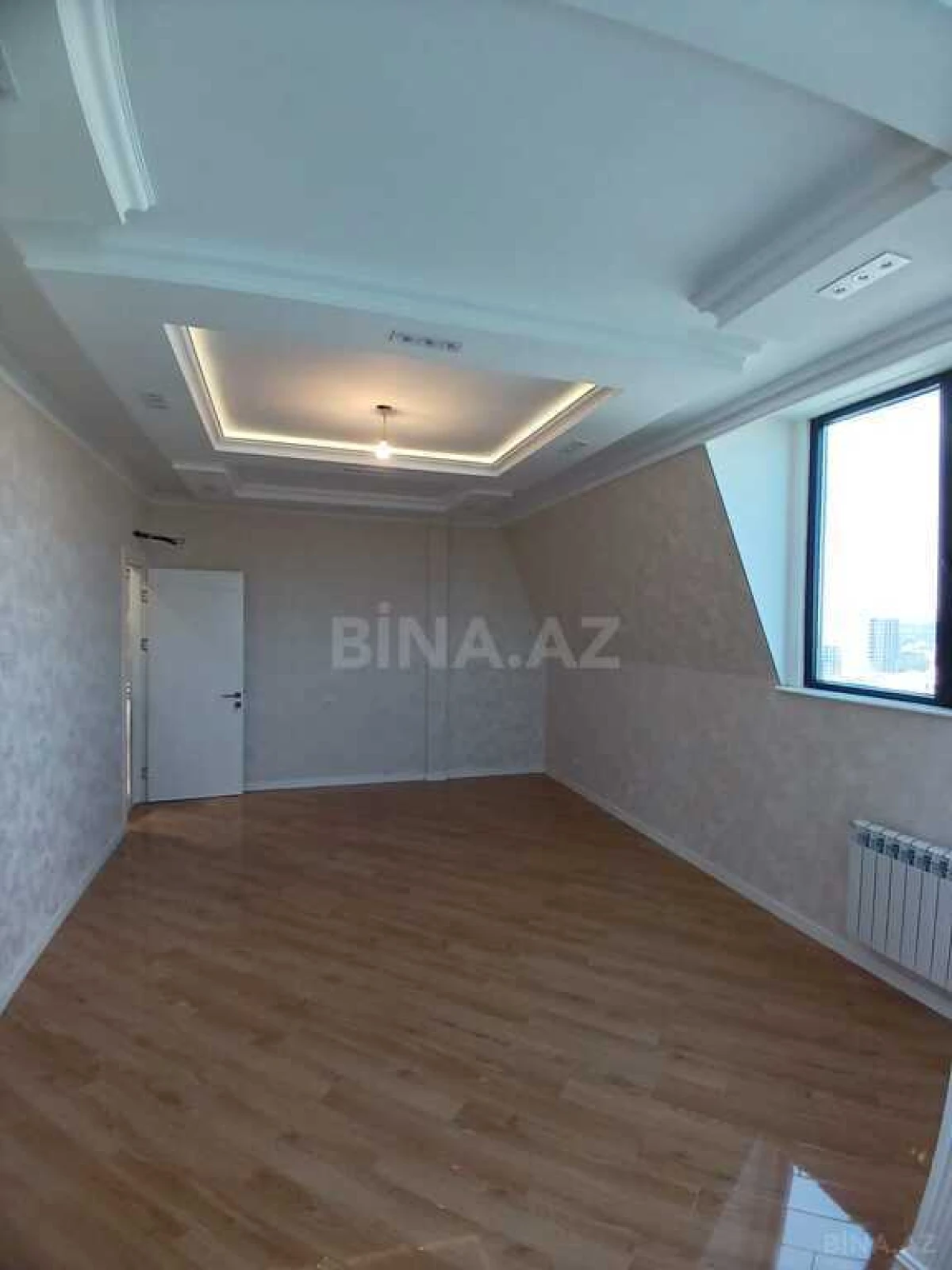 Satılır 4 otaqlı mənzil 160 m²