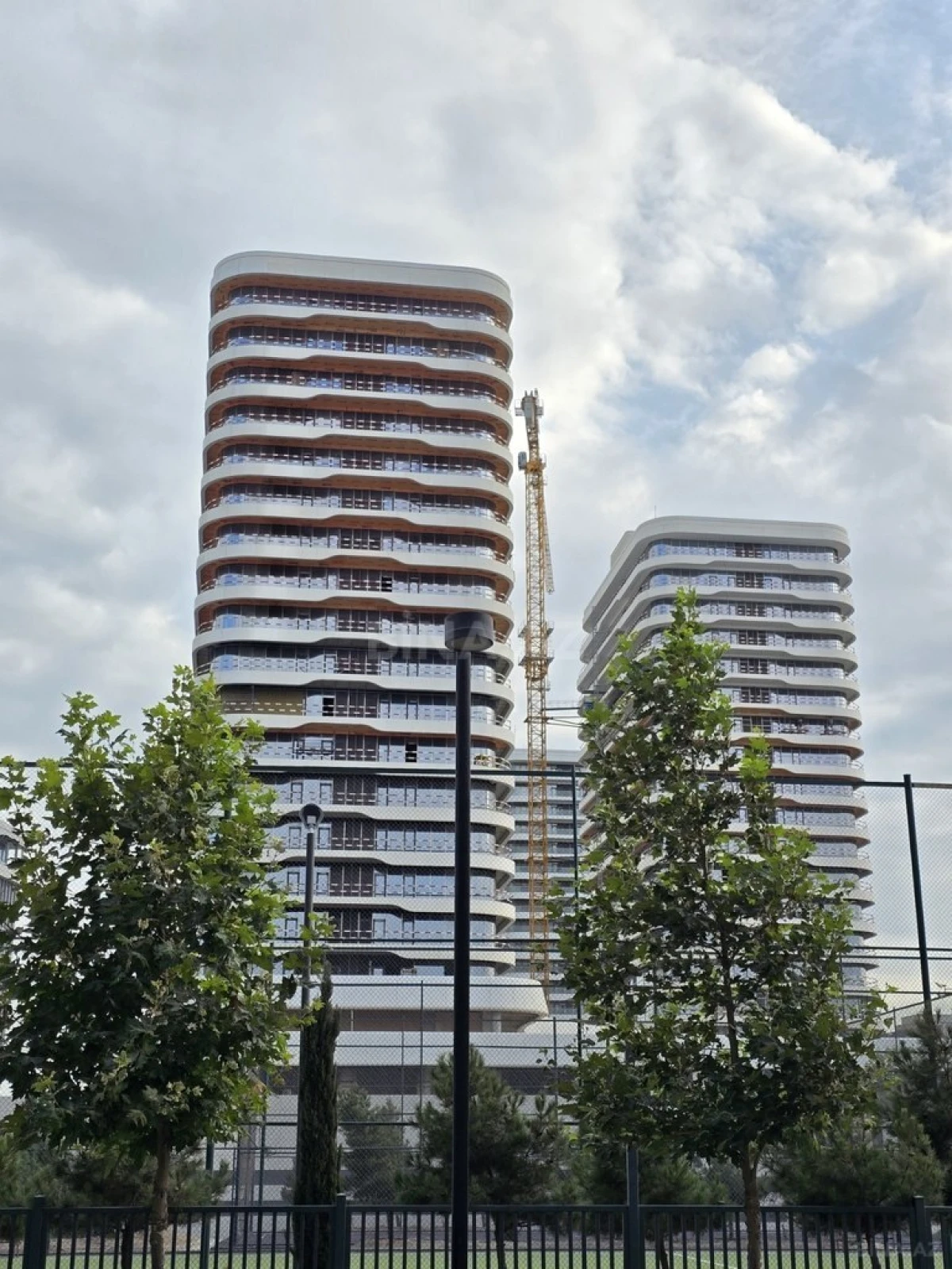 Satılır 2 otaqlı mənzil 74 m²