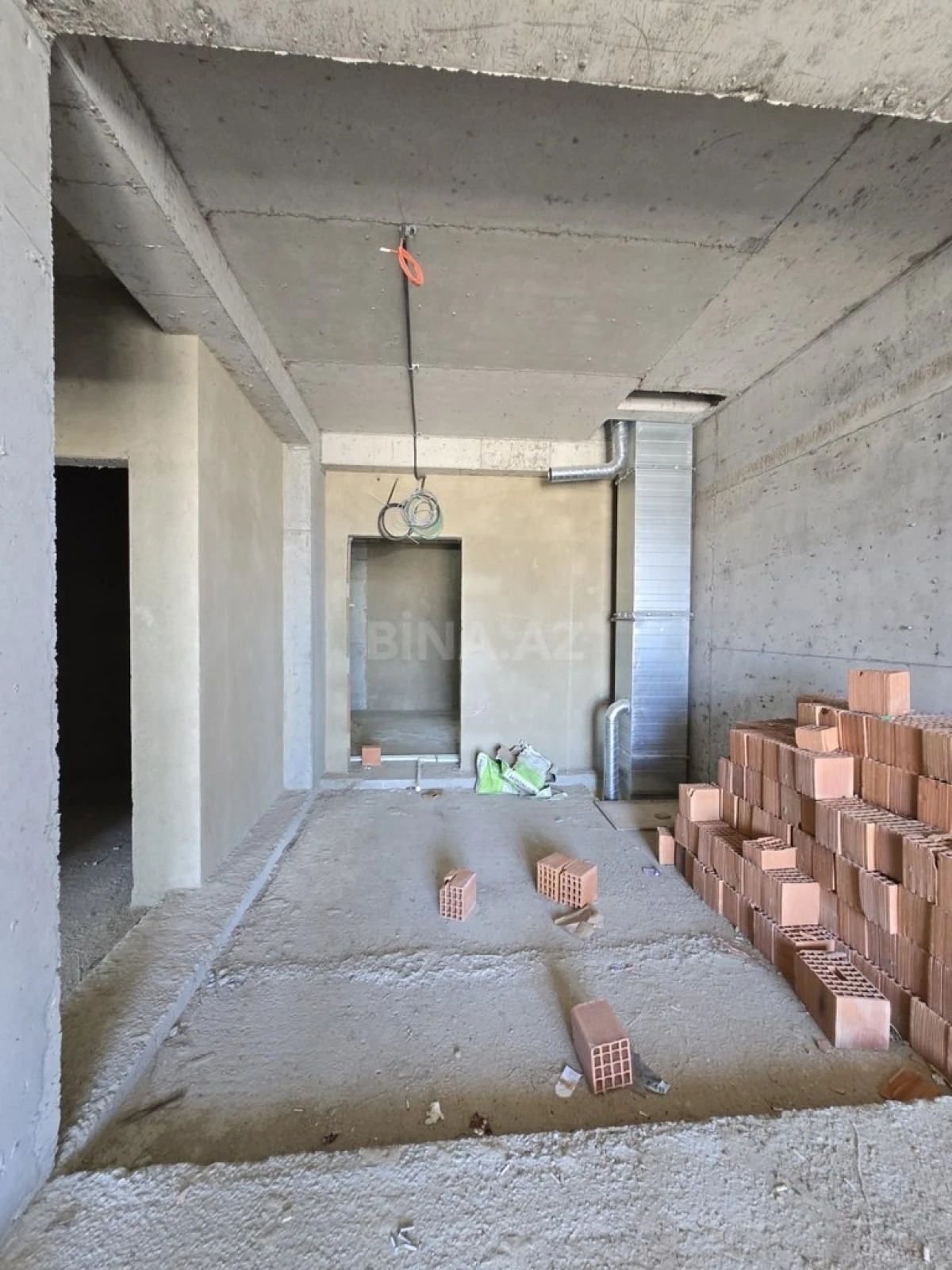 Satılır 2 otaqlı mənzil 74 m²