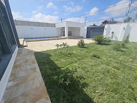 Satılır 4 otaqlı həyət evi 190 m²