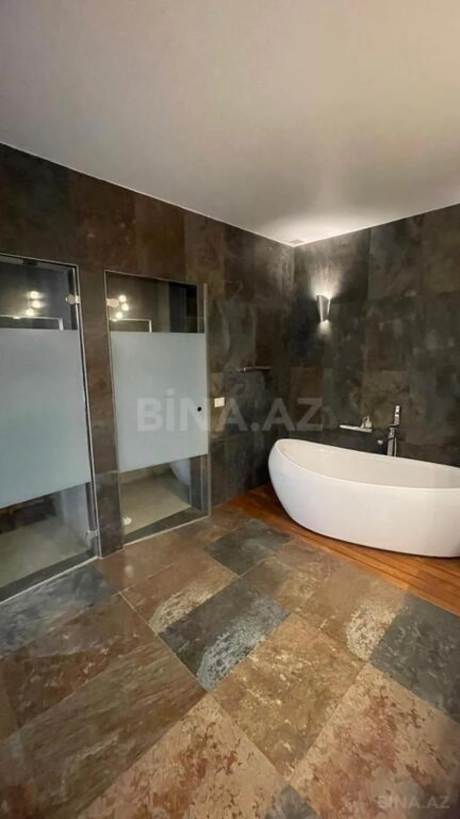 Kirayə verilir 5 otaqlı mənzil 300 m²