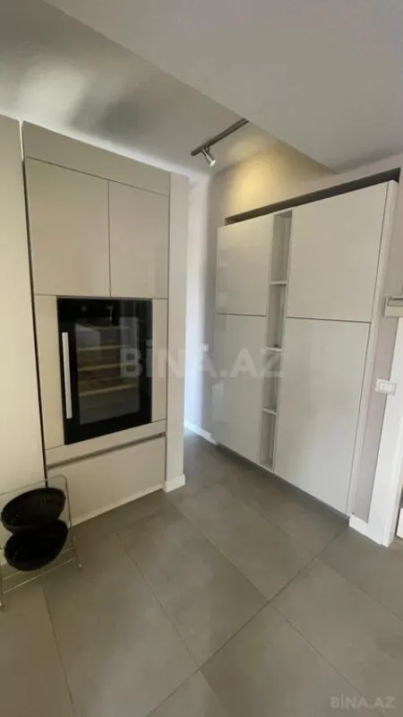Kirayə verilir 5 otaqlı mənzil 300 m²