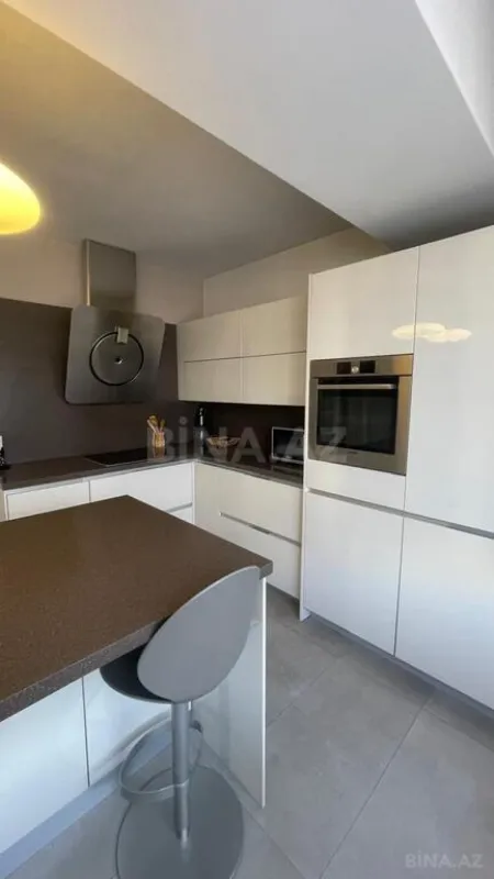 Kirayə verilir 5 otaqlı mənzil 300 m²