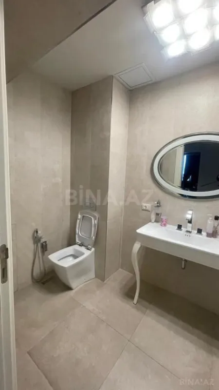 Kirayə verilir 5 otaqlı mənzil 300 m²