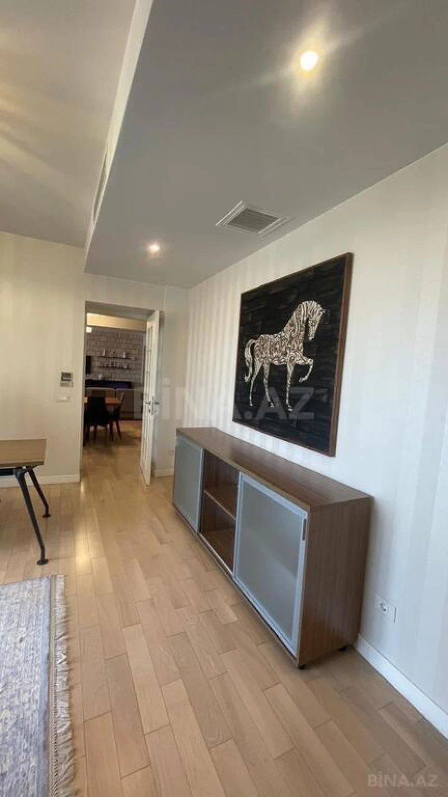 Kirayə verilir 5 otaqlı mənzil 300 m²