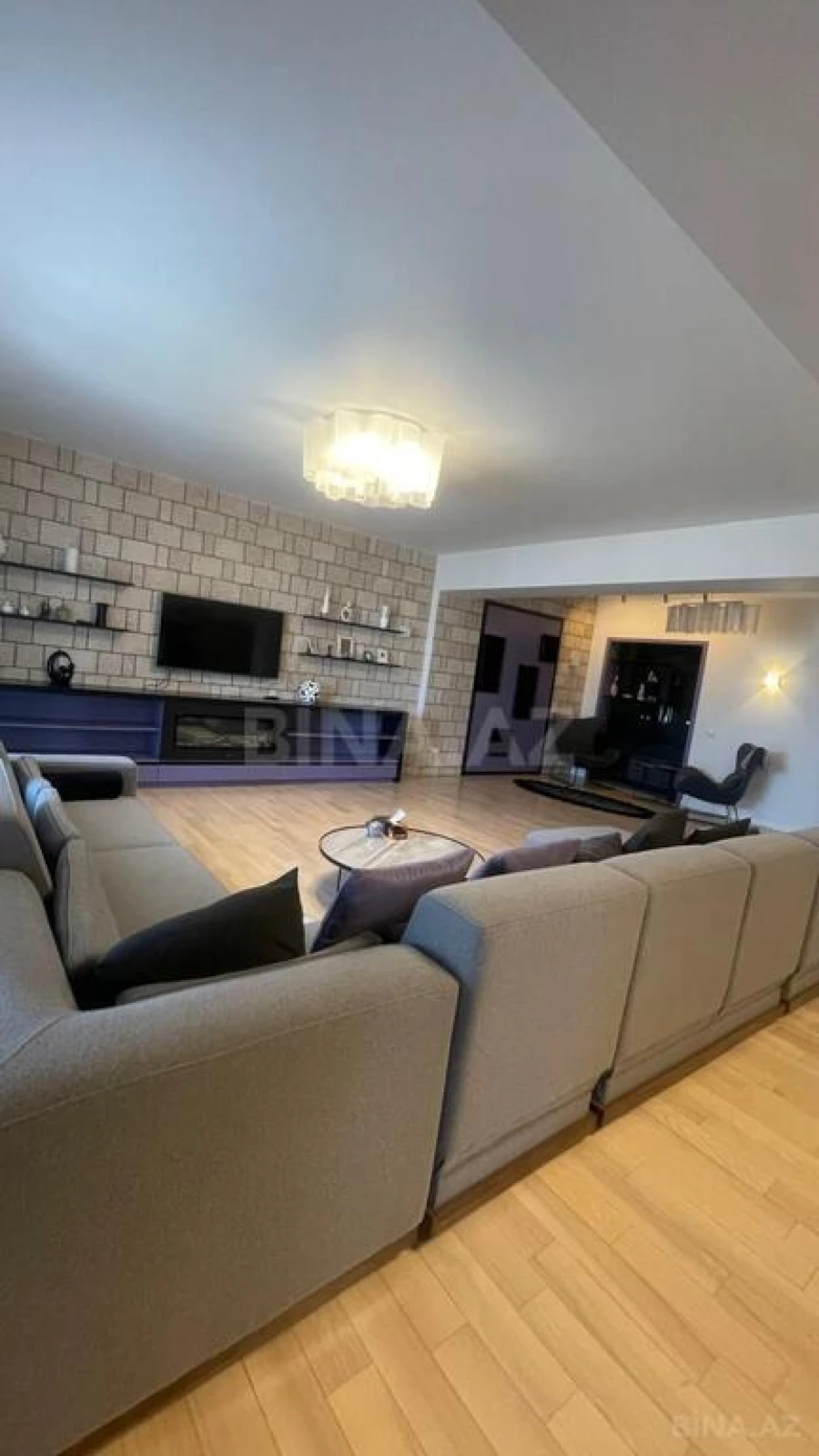 Kirayə verilir 5 otaqlı mənzil 300 m²