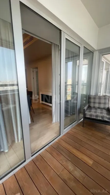 Kirayə verilir 5 otaqlı mənzil 300 m²