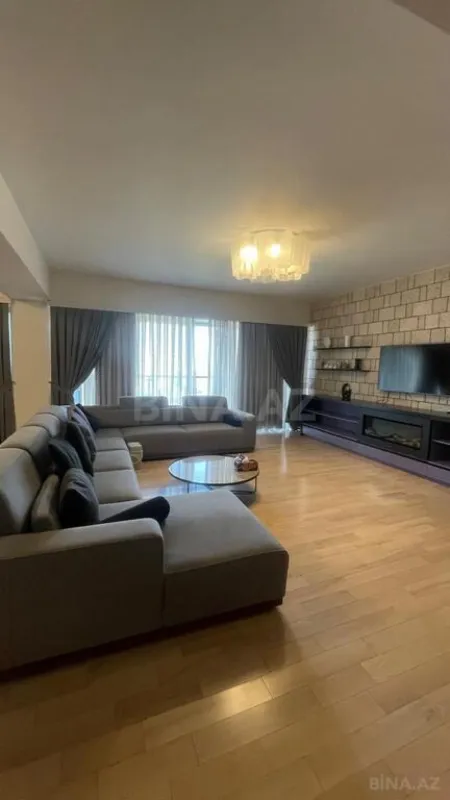 Kirayə verilir 5 otaqlı mənzil 300 m²