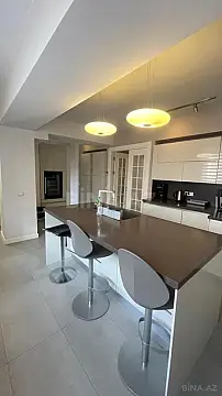 Kirayə verilir 5 otaqlı mənzil 300 m²
