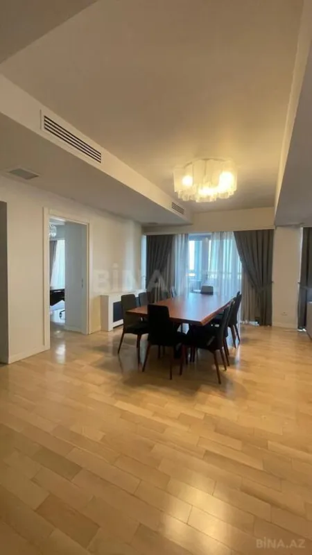 Kirayə verilir 5 otaqlı mənzil 300 m²