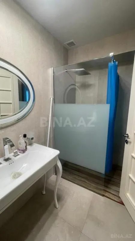 Kirayə verilir 5 otaqlı mənzil 300 m²