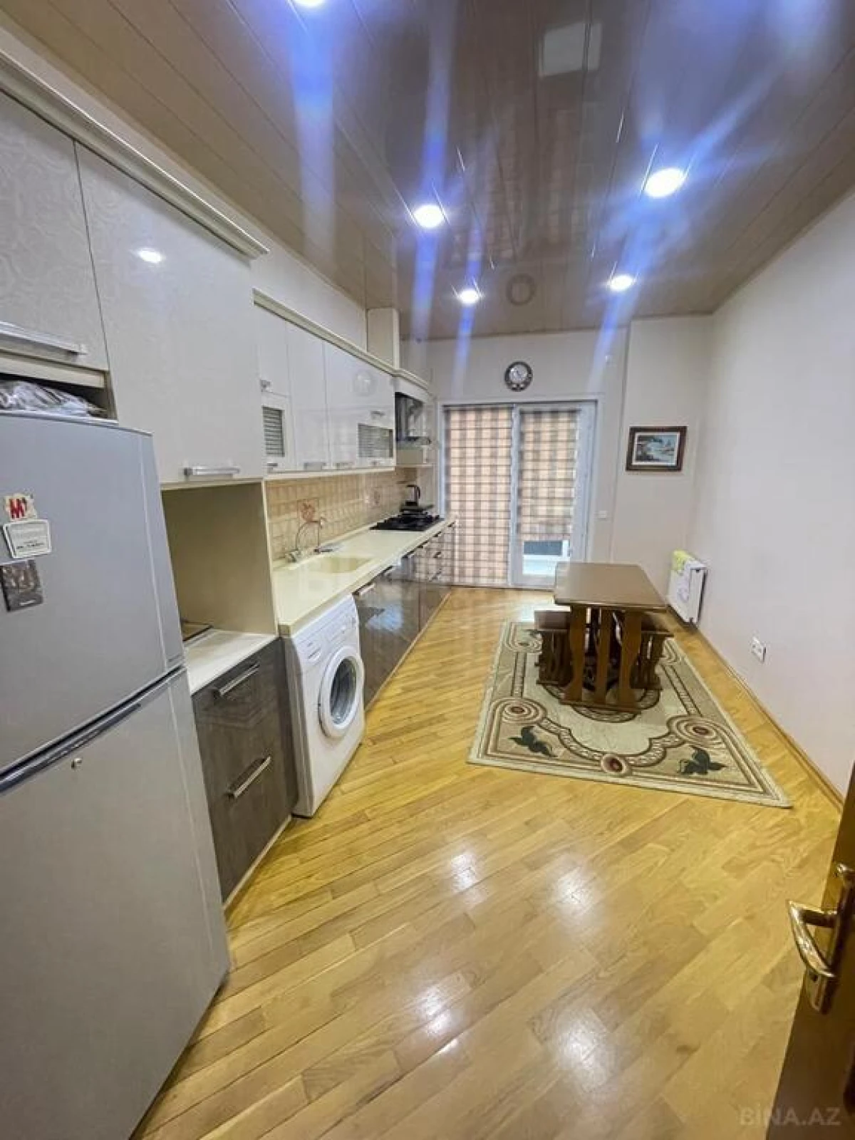 Satılır 3 otaqlı mənzil 145 m²