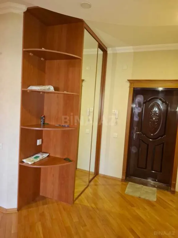 Satılır 3 otaqlı mənzil 145 m²