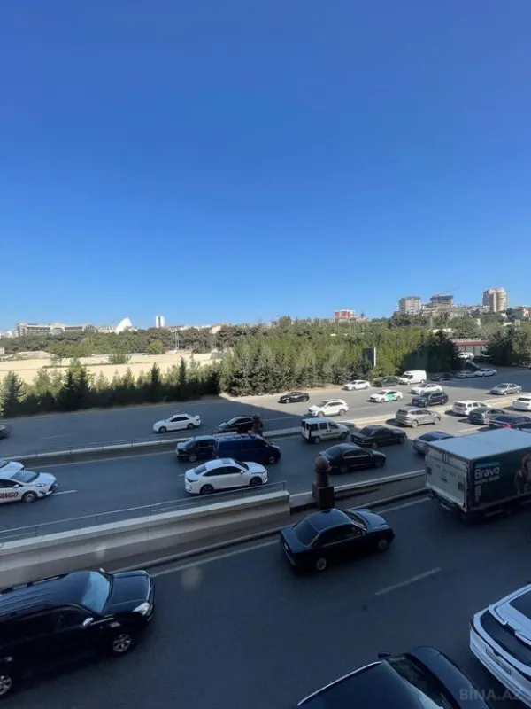 Satılır 3 otaqlı mənzil 145 m²