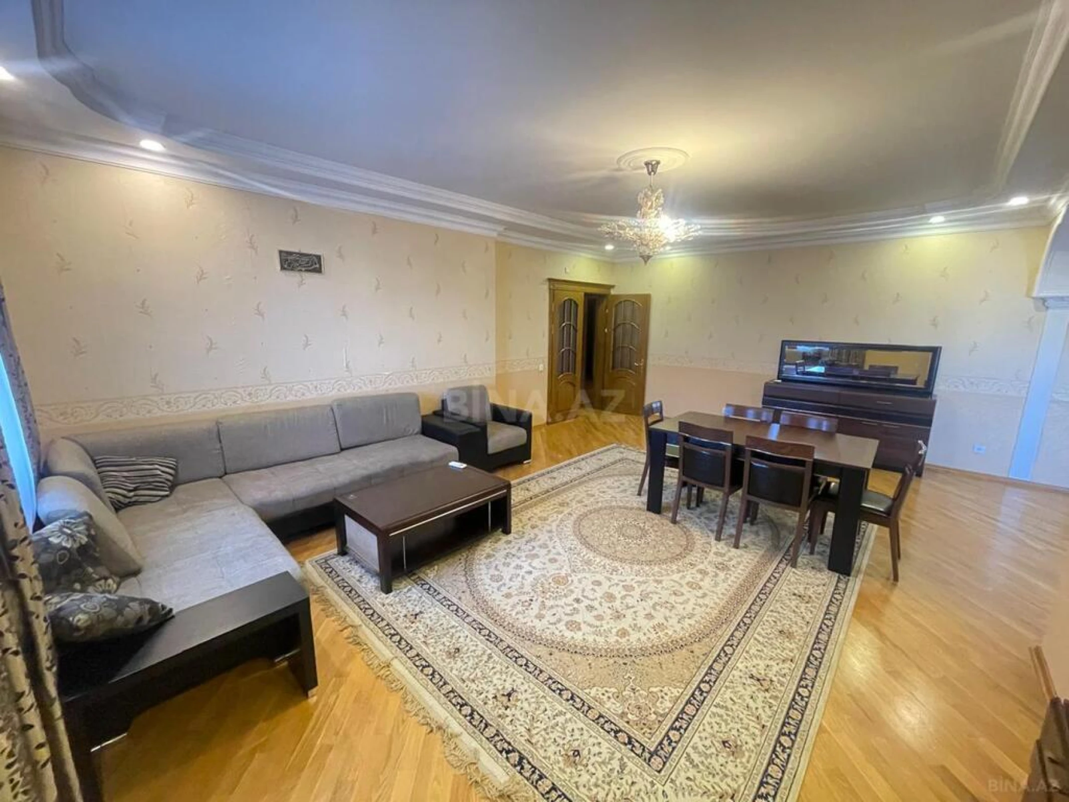 Satılır 3 otaqlı mənzil 145 m²