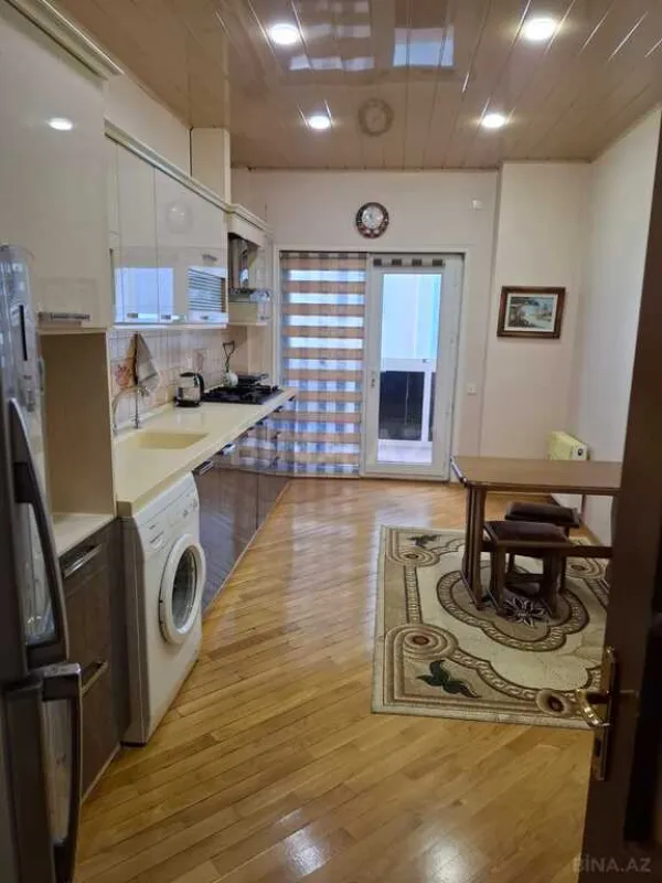 Satılır 3 otaqlı mənzil 145 m²