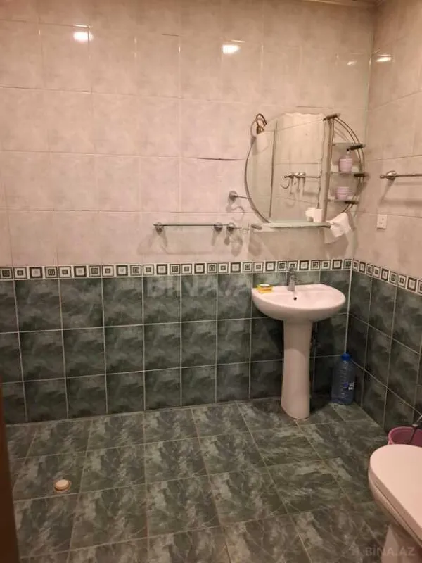 Satılır 3 otaqlı mənzil 145 m²